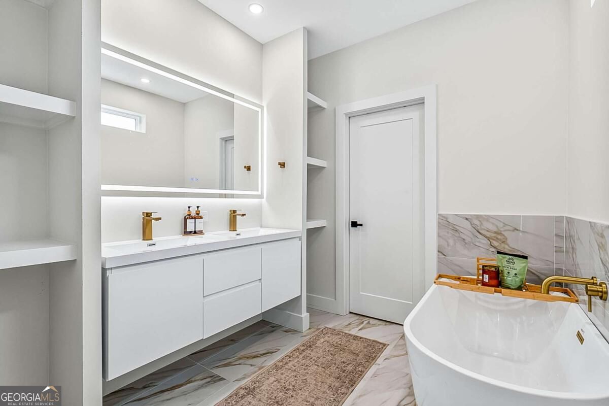 337 Pine Street Ne # B Property Photo 20