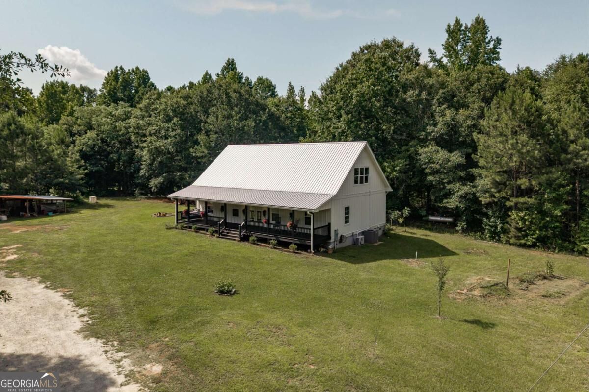 930 James Holcomb Road Property Photo 4