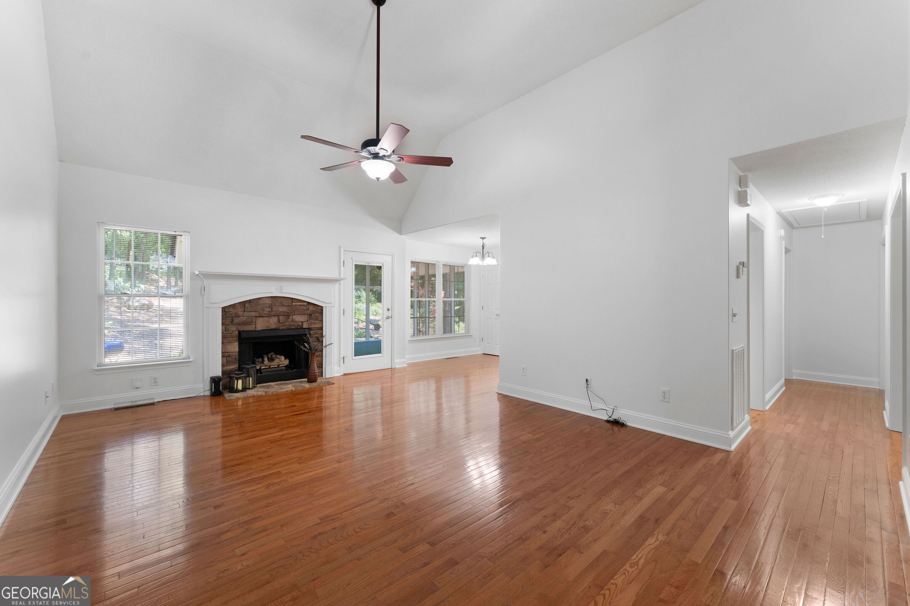 24 Woodhaven Court Sw Property Photo 4