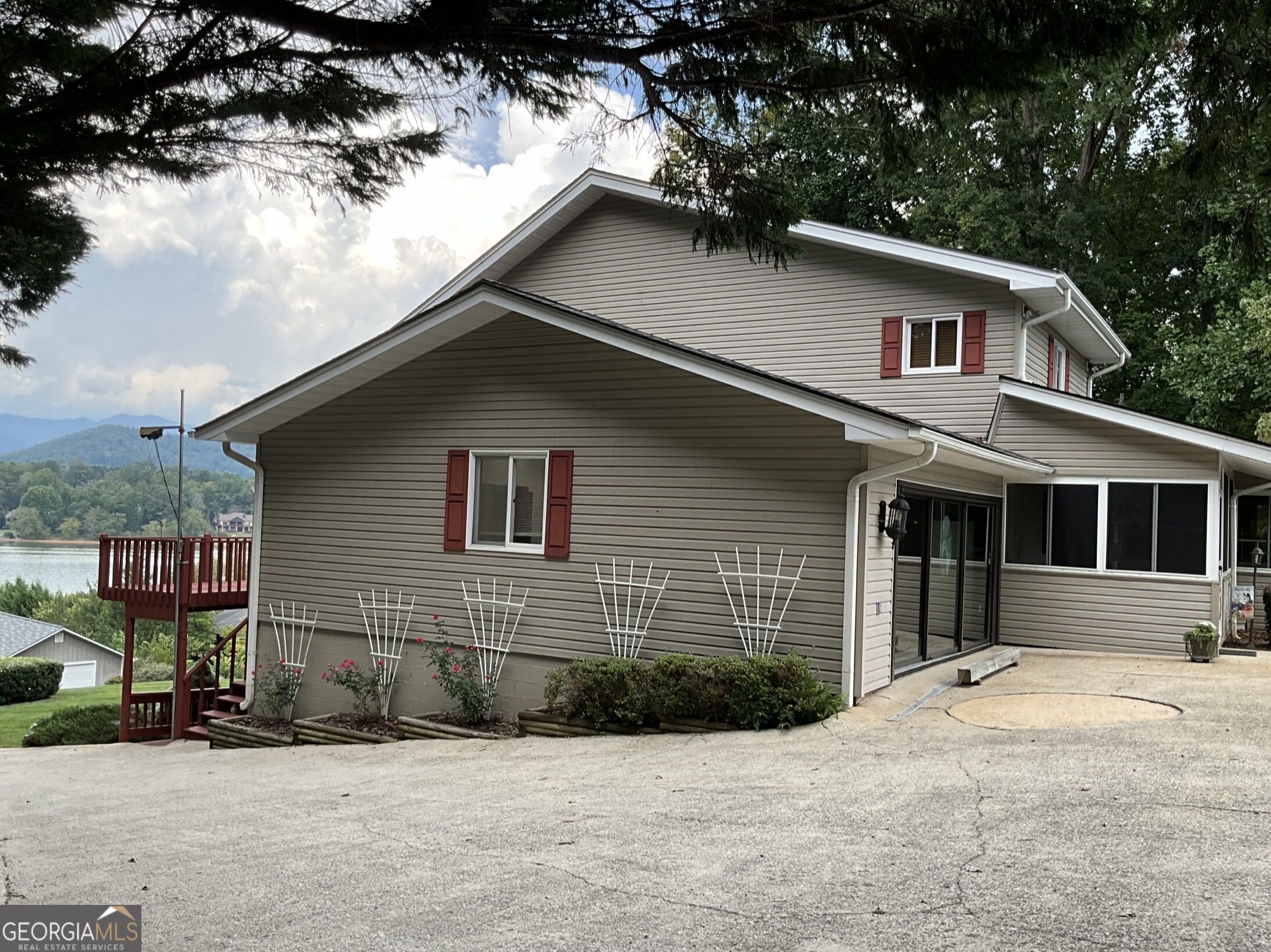 2734 Hidden Valley Road Property Photo 5