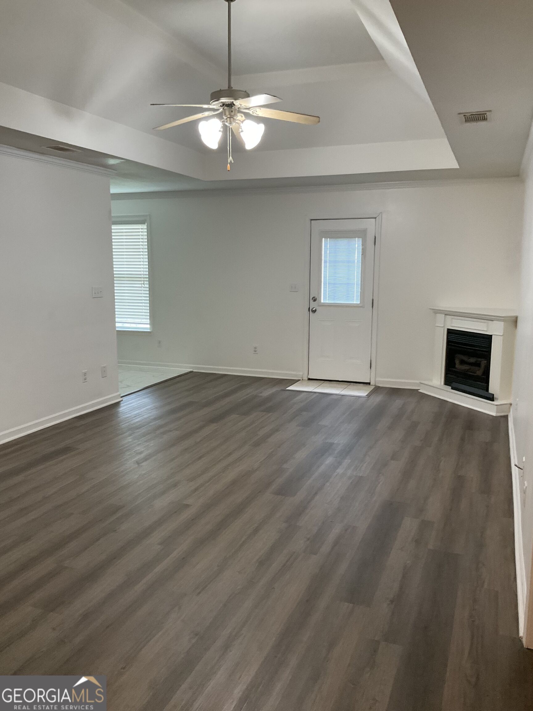 305 Manchester Lane Property Photo 6