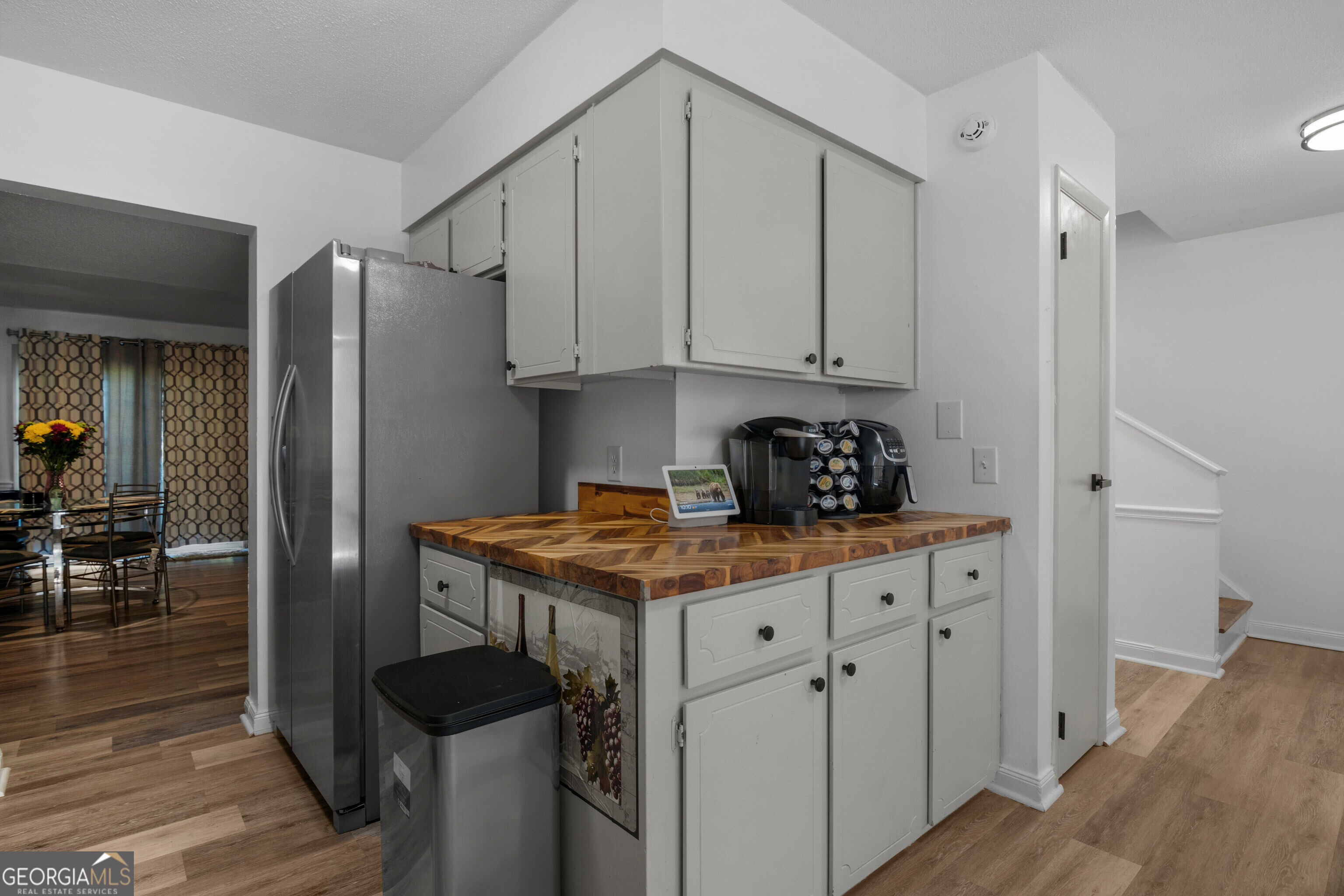 912 Pineland Avenue Apt 4 Property Photo 3