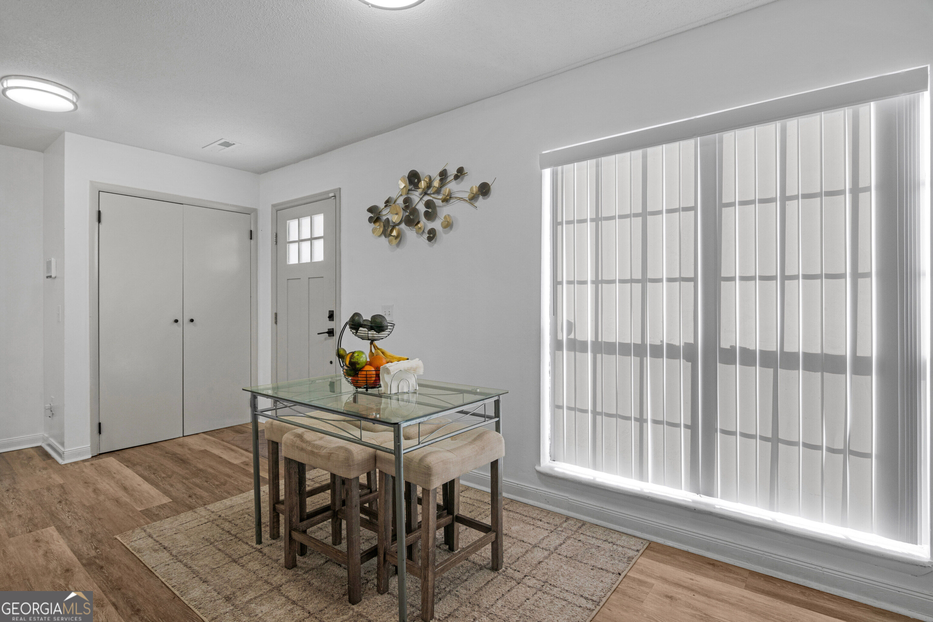 912 Pineland Avenue Apt 4 Property Photo 4