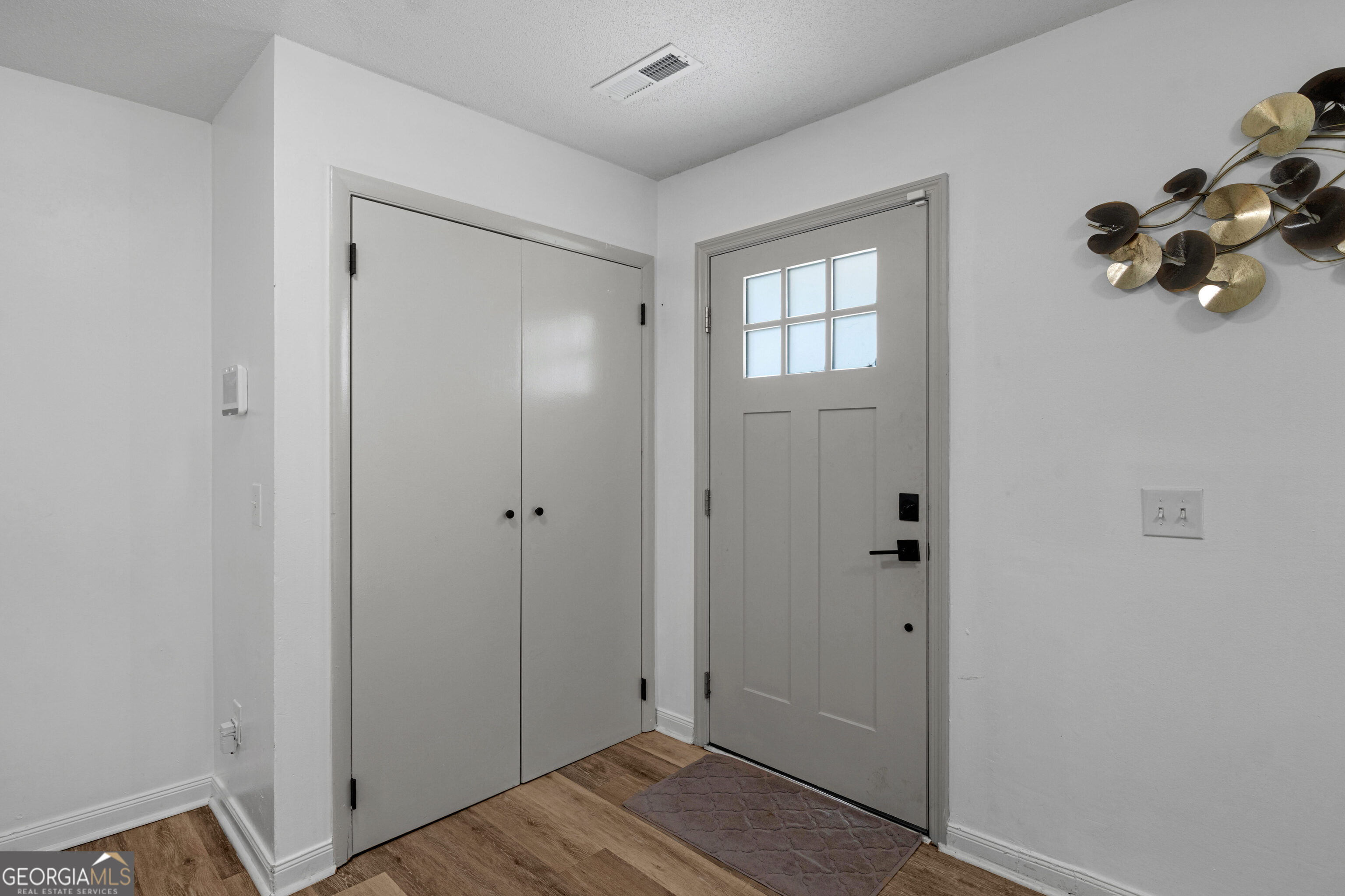 912 Pineland Avenue Apt 4 Property Photo 5
