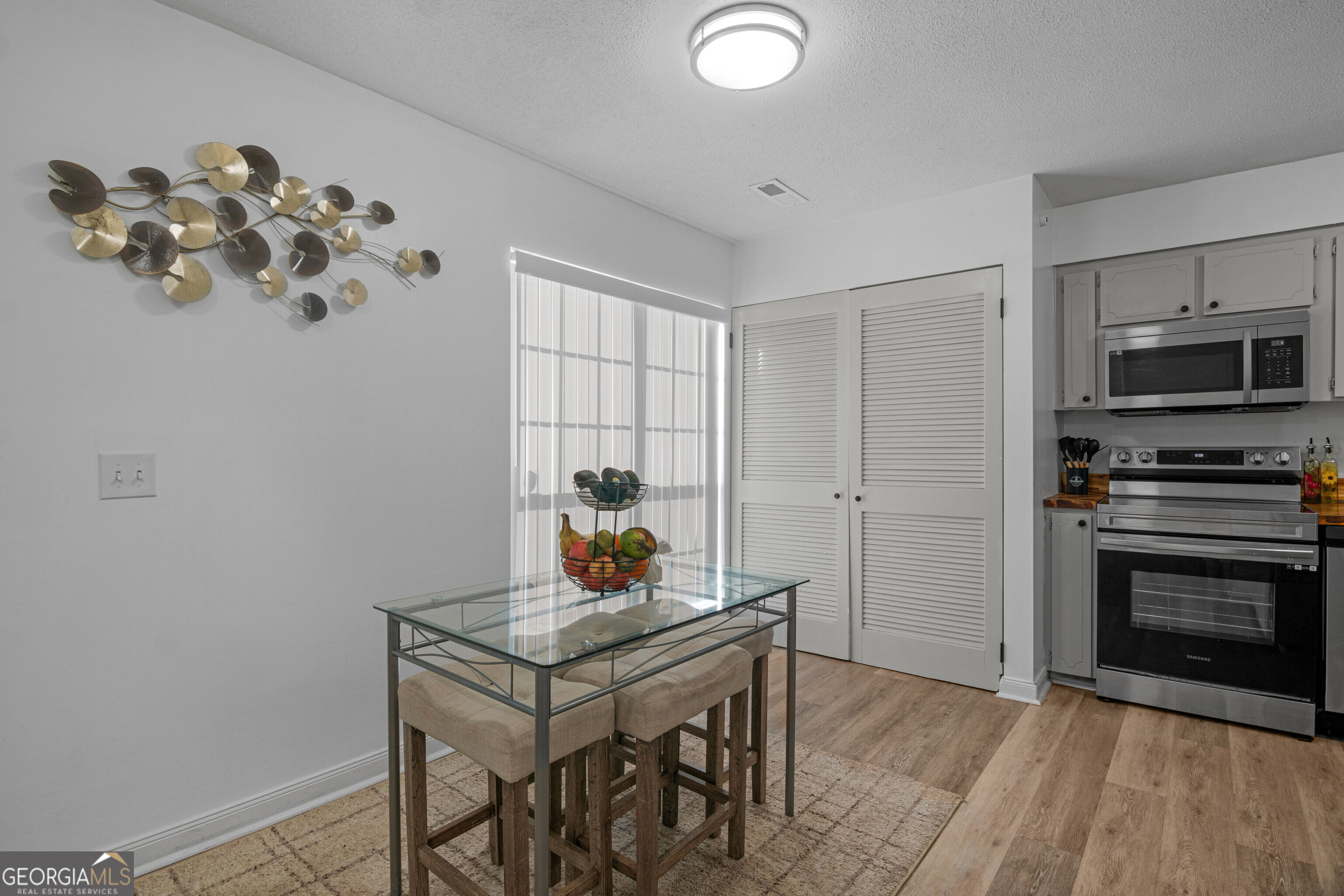 912 Pineland Avenue Apt 4 Property Photo 8
