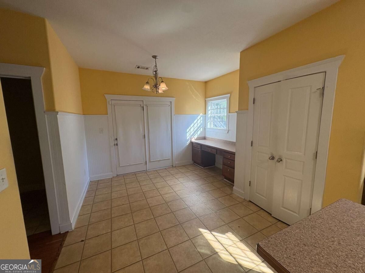 404 Park Place Property Photo 5
