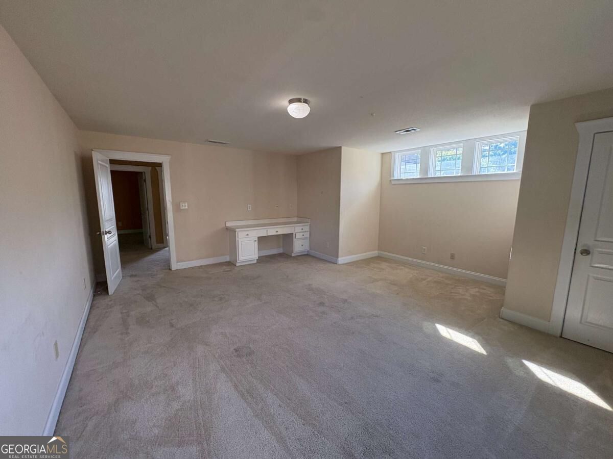 404 Park Place Property Photo 12