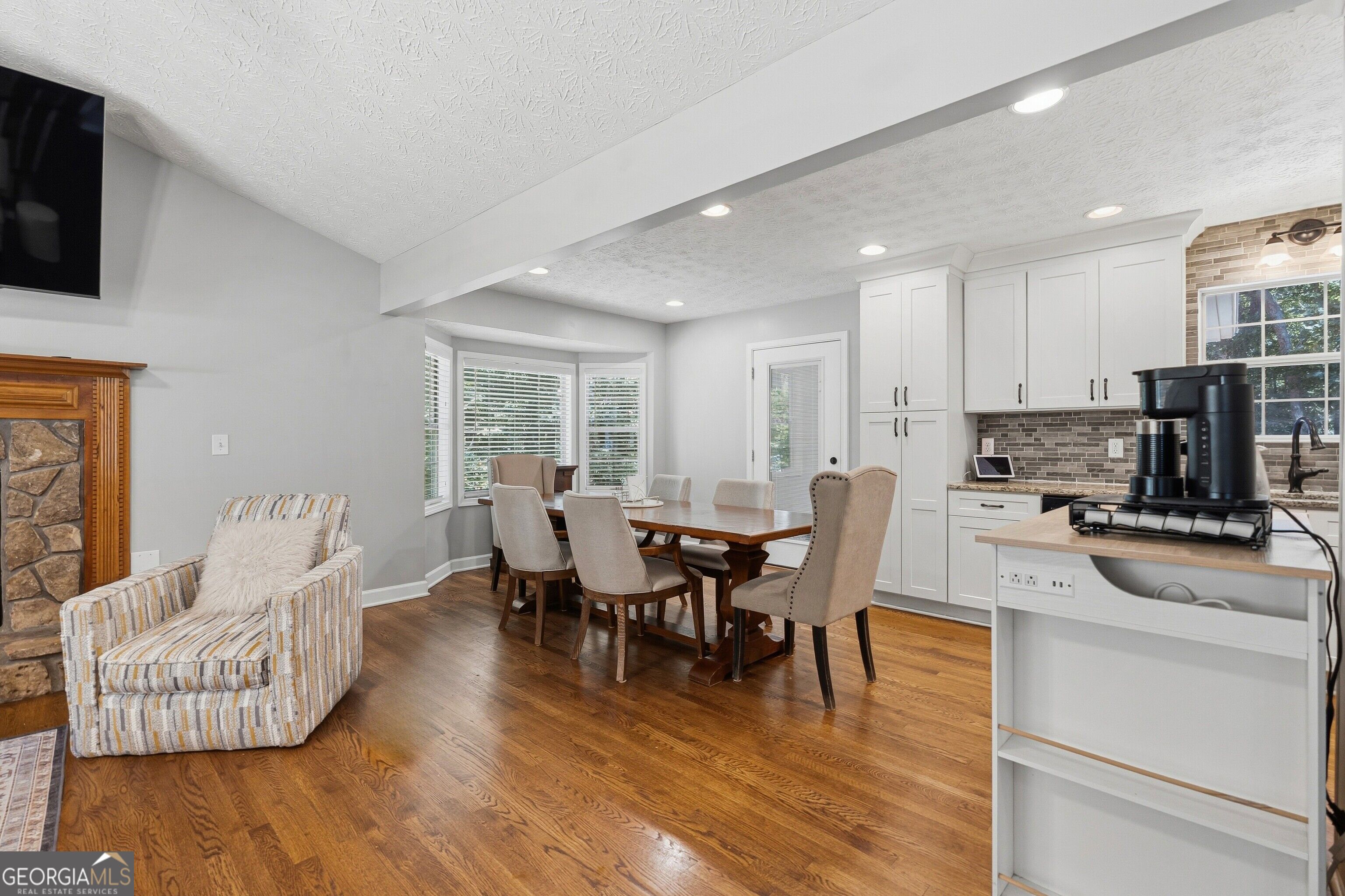 1590 Kimberly Place Property Photo 6
