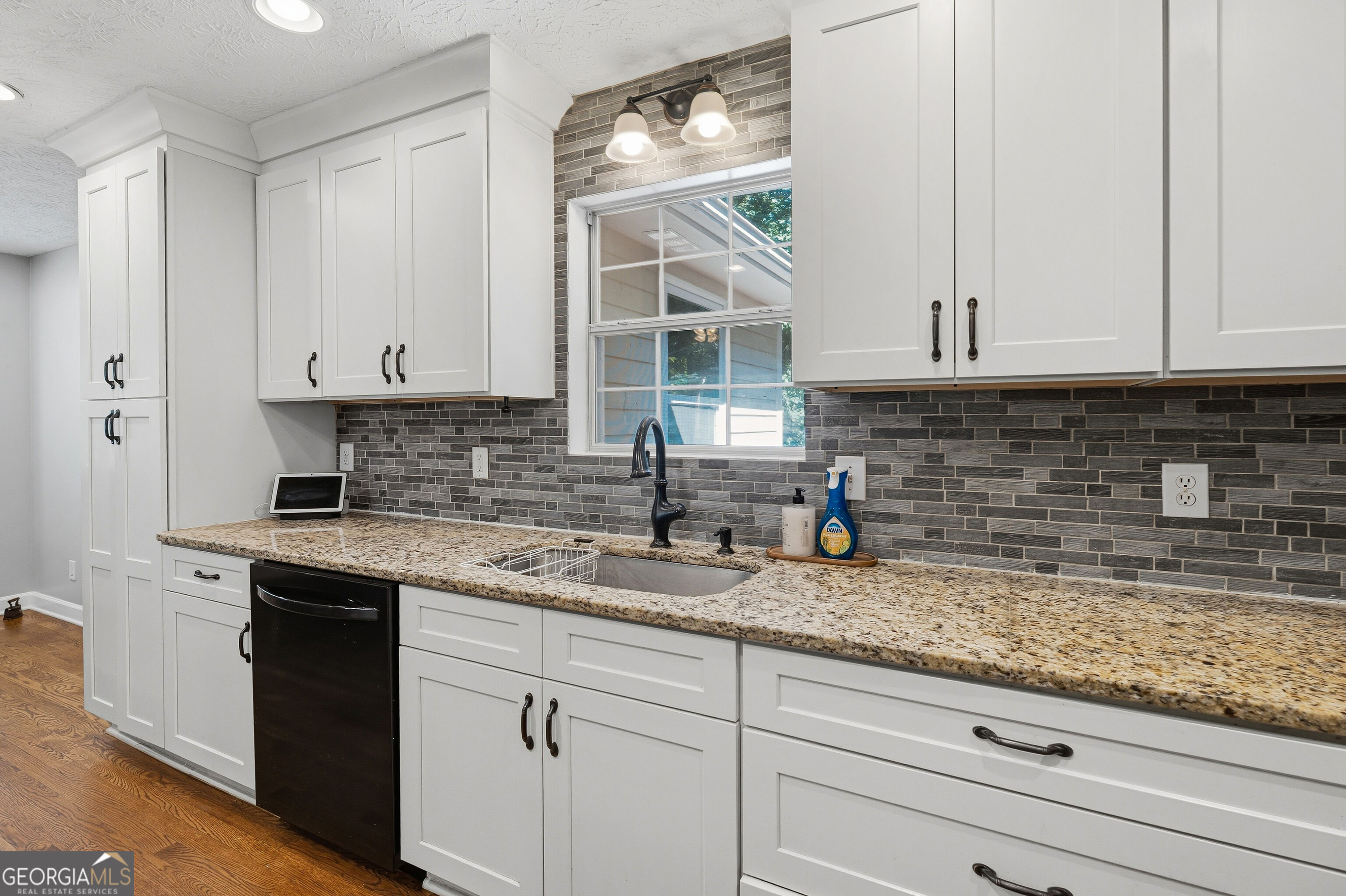 1590 Kimberly Place Property Photo 8