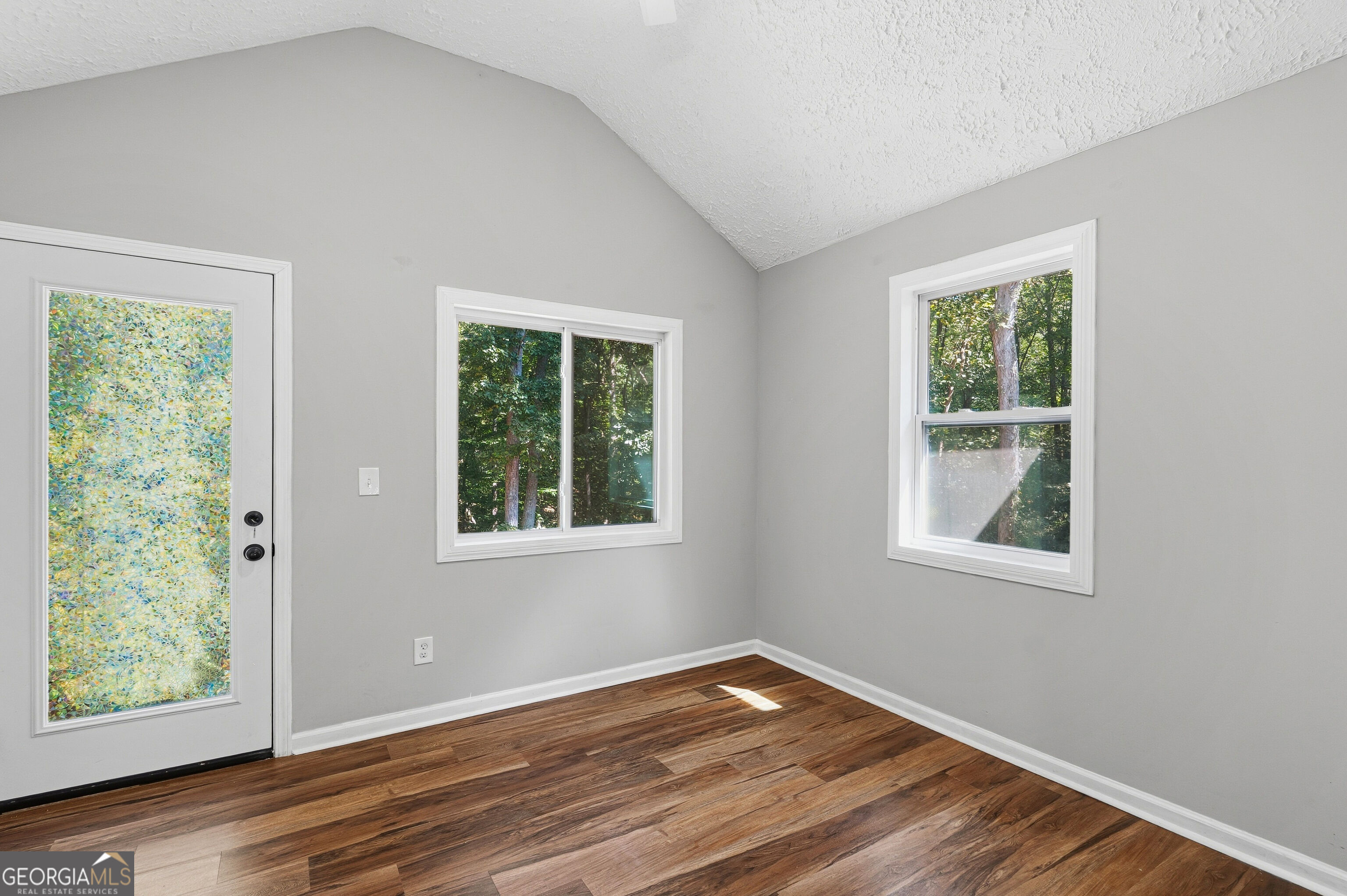1590 Kimberly Place Property Photo 10