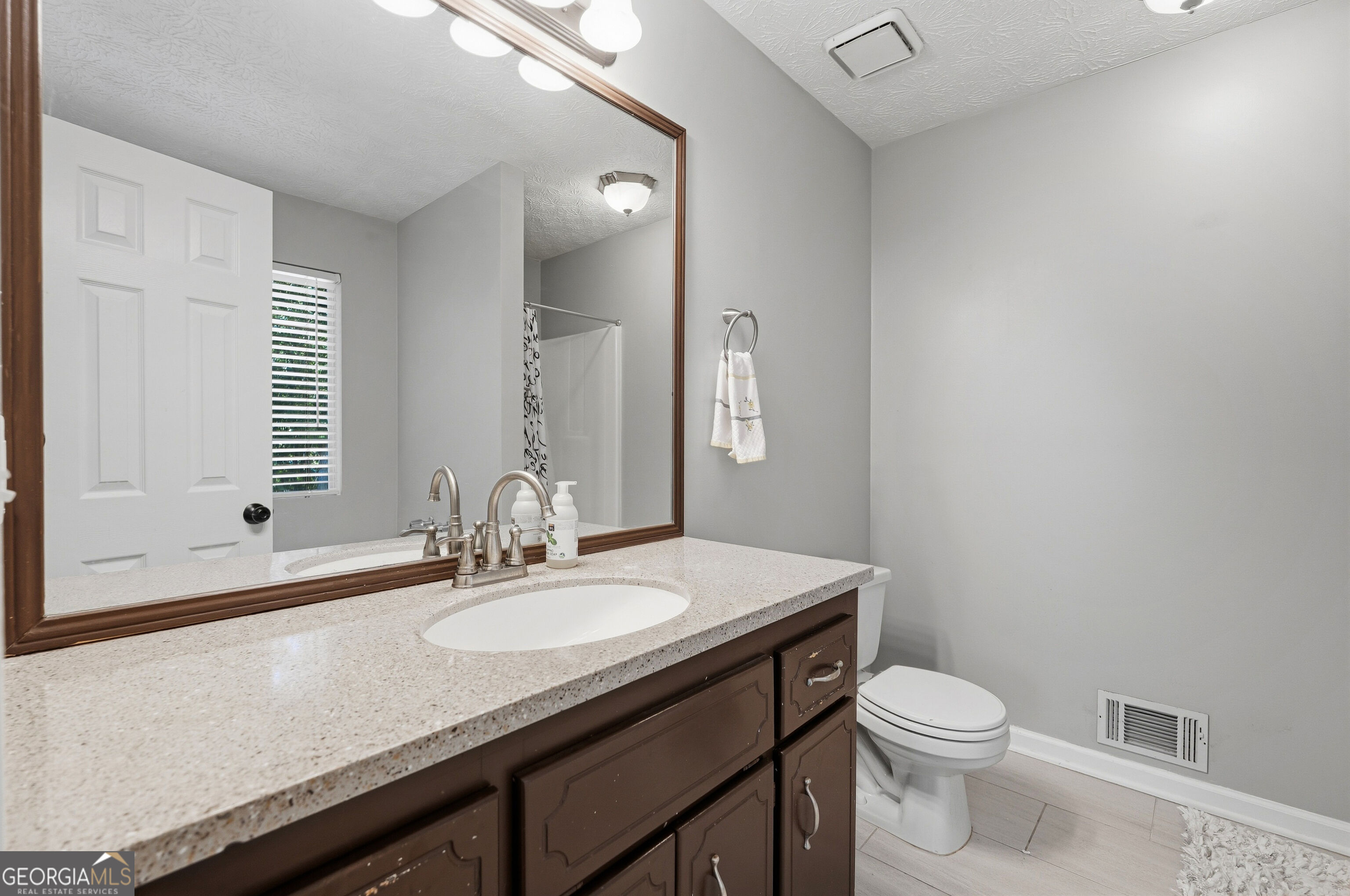 1590 Kimberly Place Property Photo 13