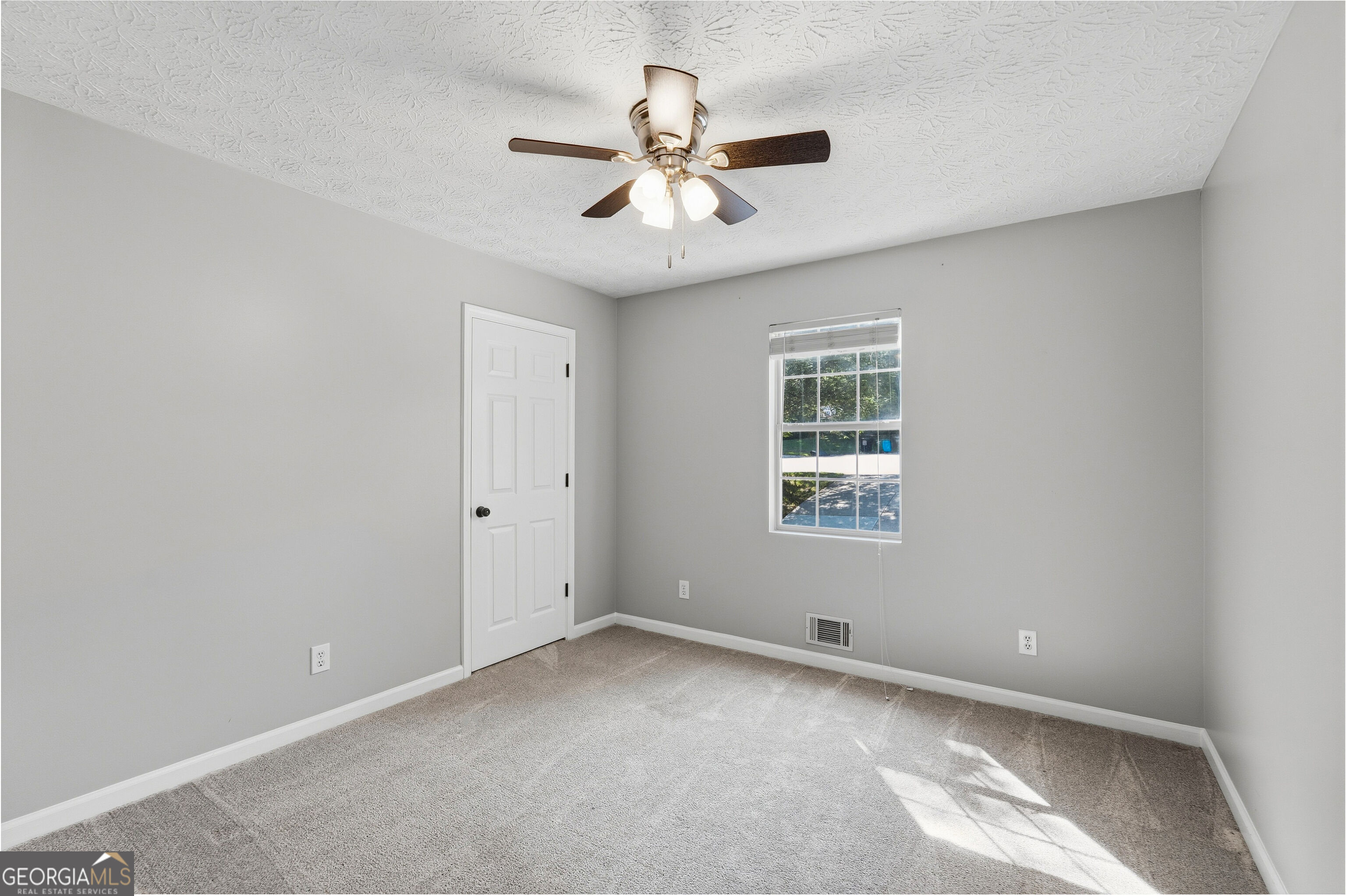 1590 Kimberly Place Property Photo 14
