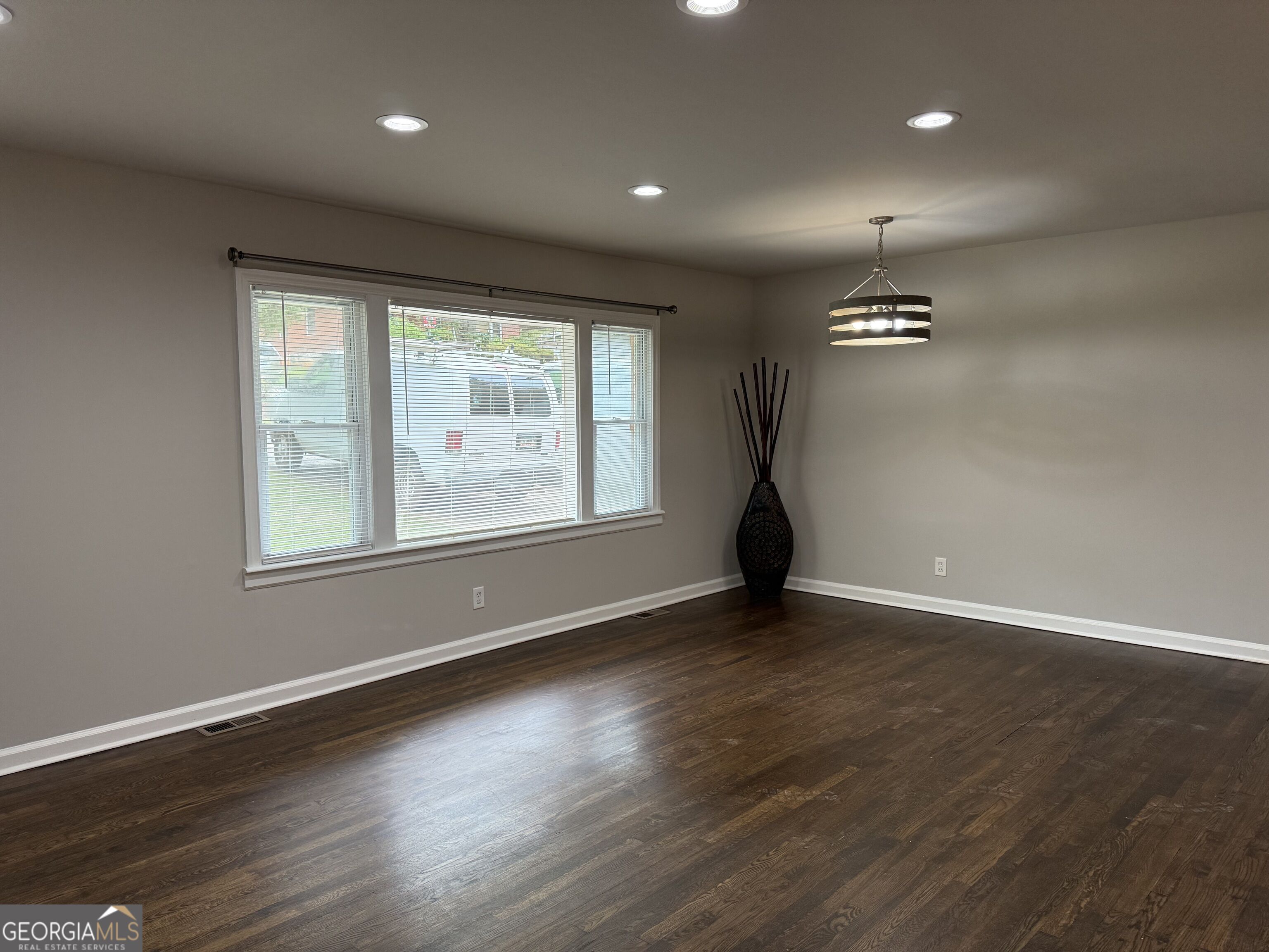 268 Scott Drive Se Property Photo 3