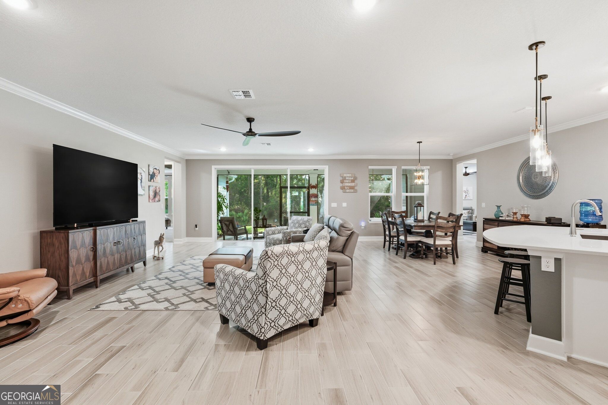 404 The Strand Property Photo 18