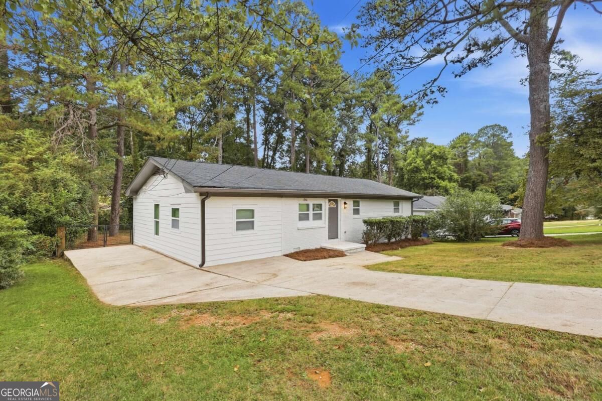 1961 Glenmar Drive Property Photo 3