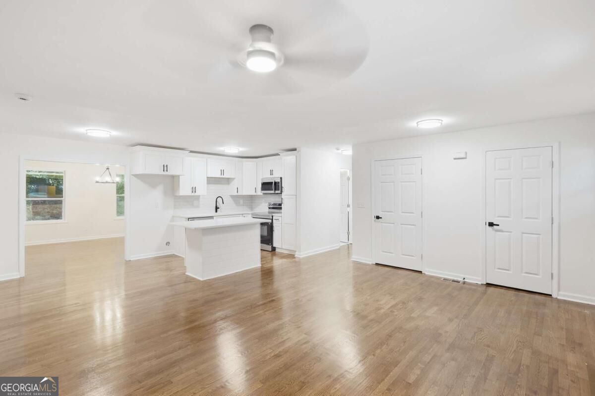 1961 Glenmar Drive Property Photo 6