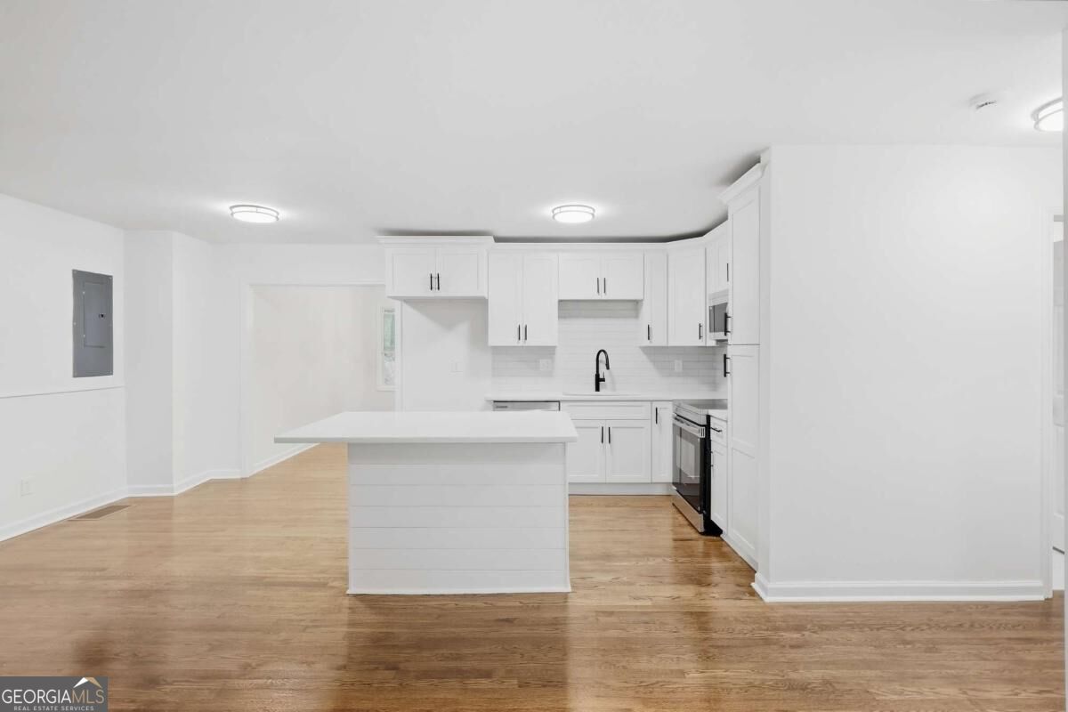 1961 Glenmar Drive Property Photo 8