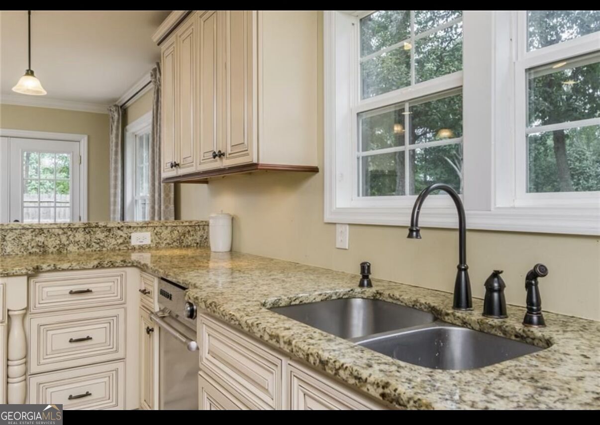 1586 Greyson Ridge Property Photo 9