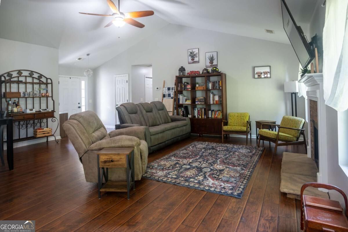 243 Pine Tree Drive Property Photo 3