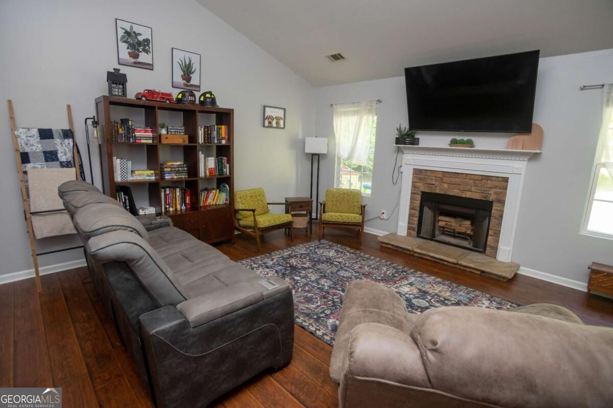 243 Pine Tree Drive Property Photo 4