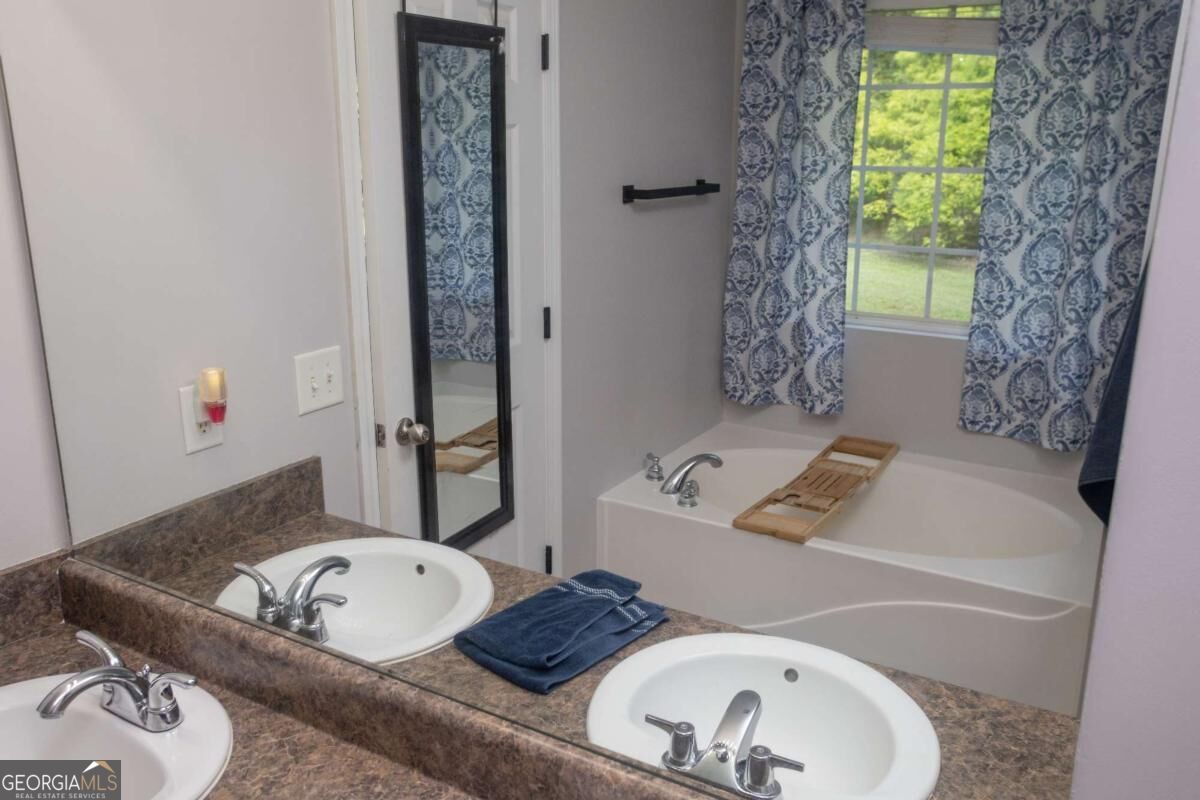 243 Pine Tree Drive Property Photo 11