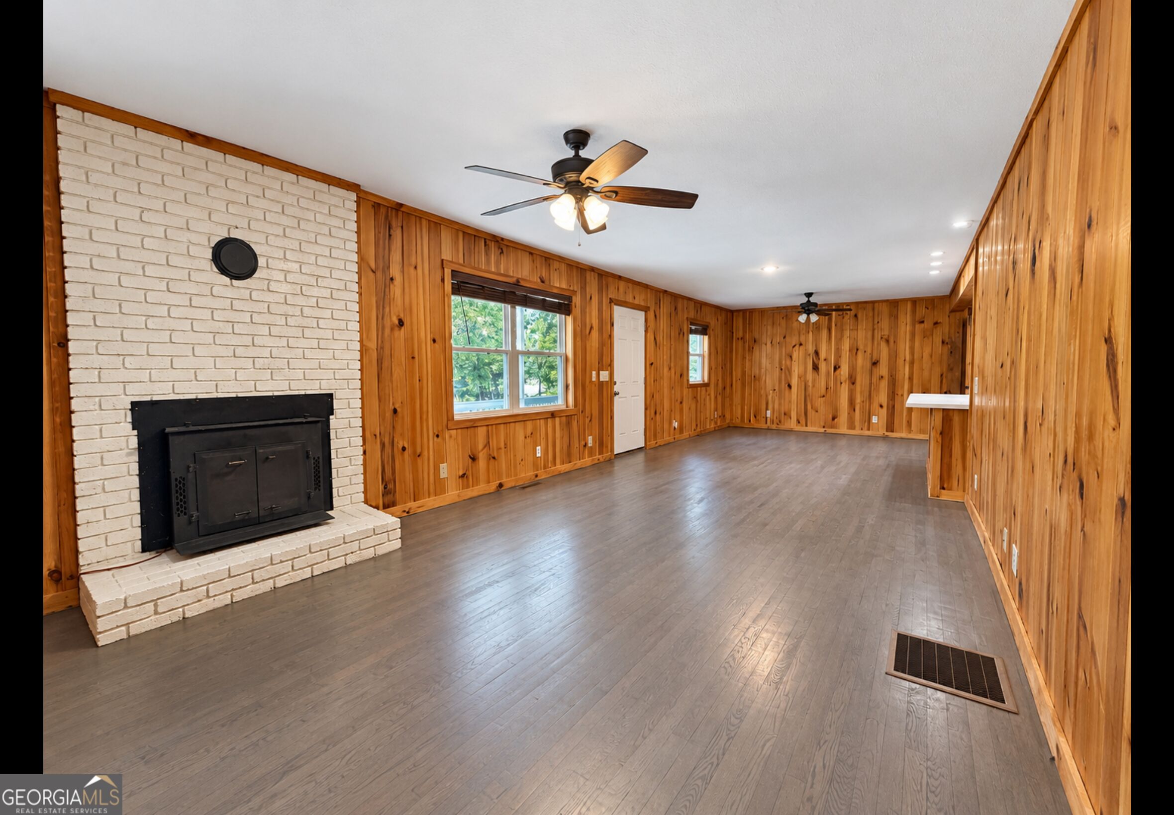 208 Yonah Circle Property Photo 3