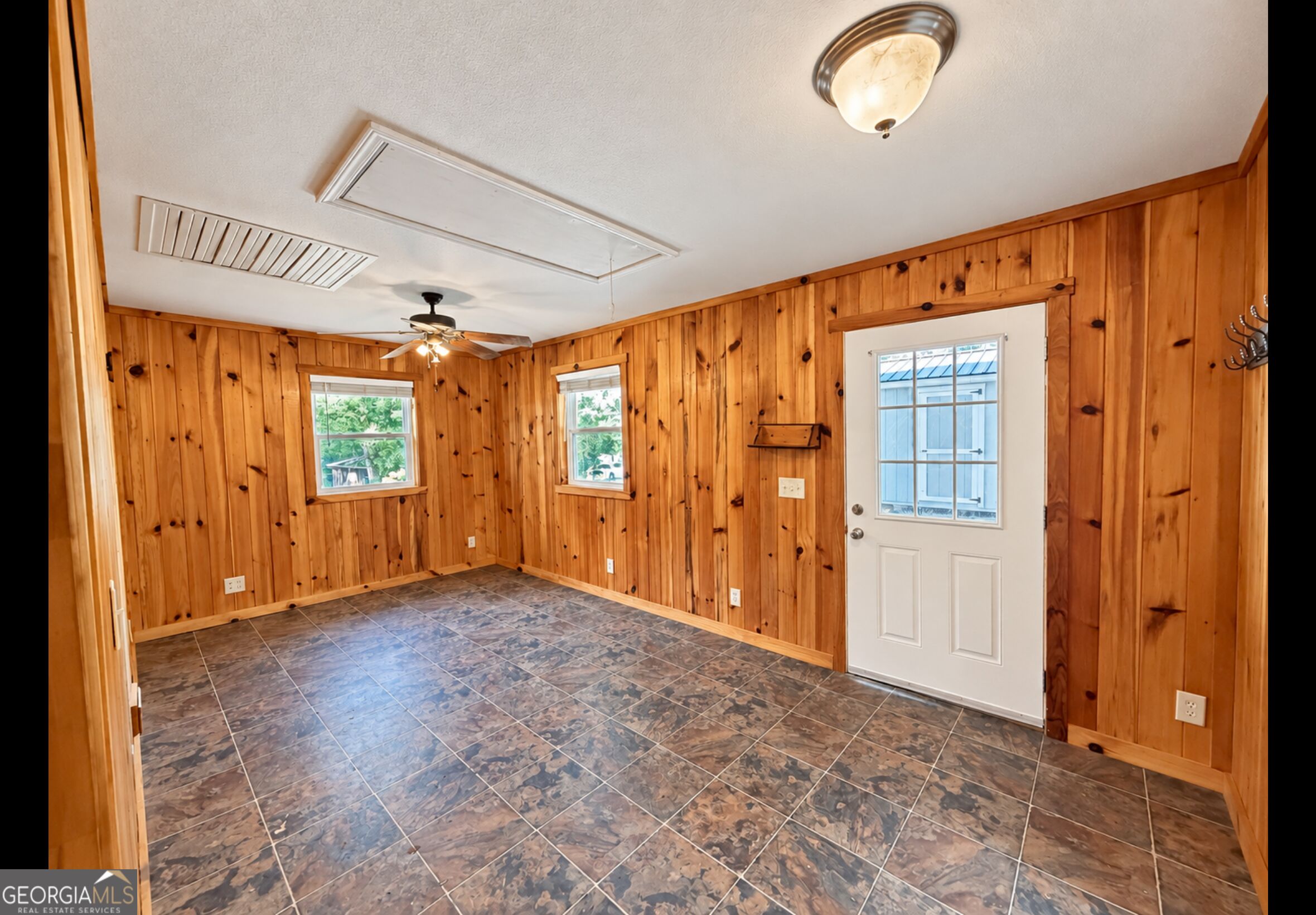 208 Yonah Circle Property Photo 16