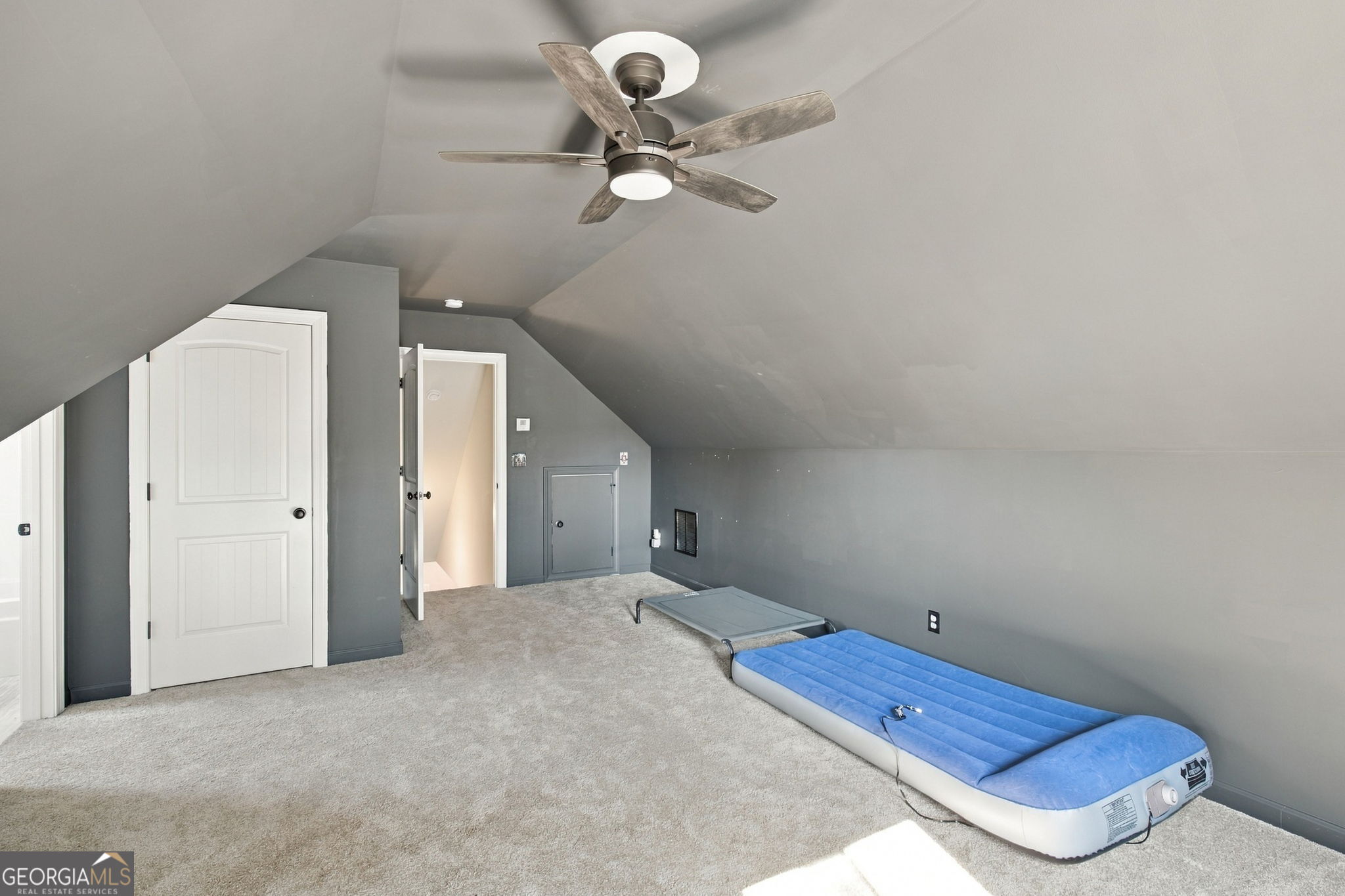 10 Stratford Way Property Photo 33