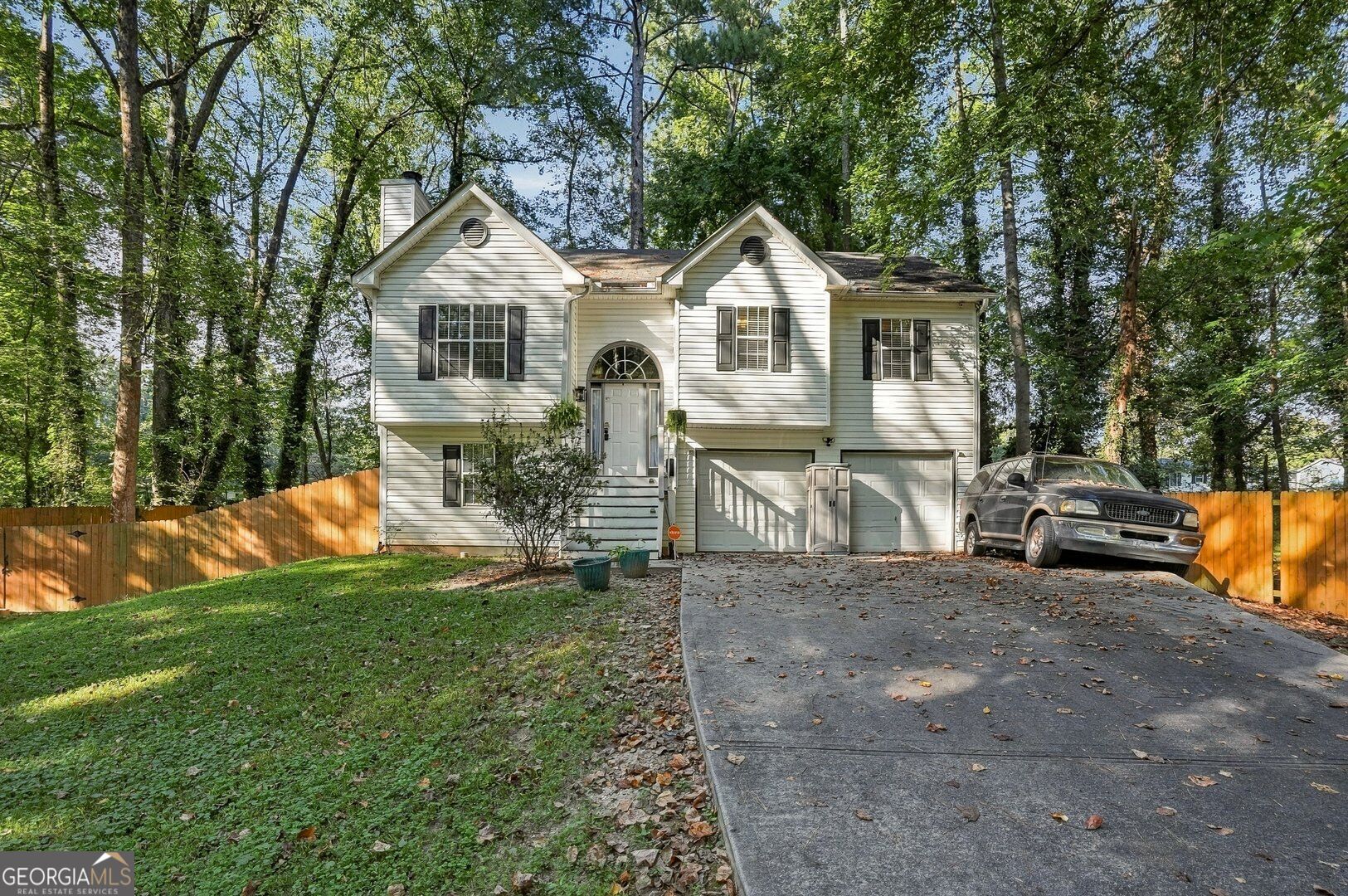 1568 Pine Circle Property Photo 1