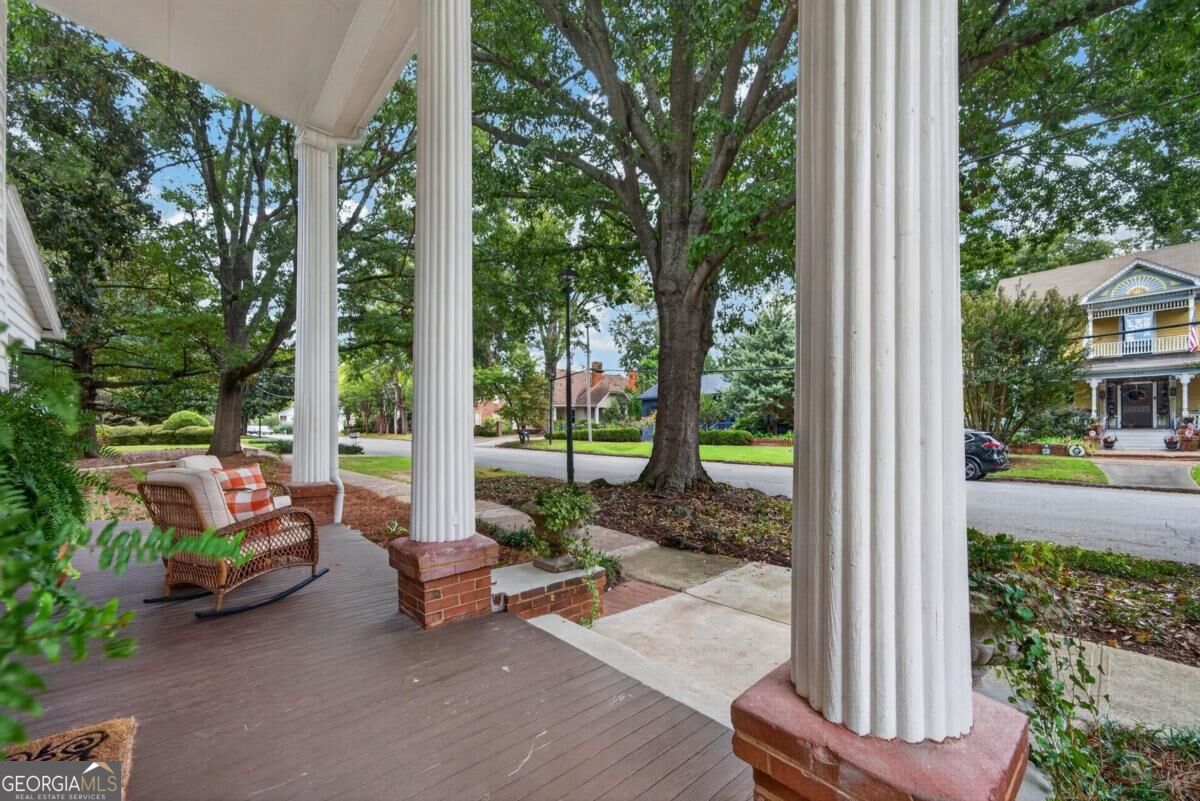 201 N Madison Avenue Property Photo 4
