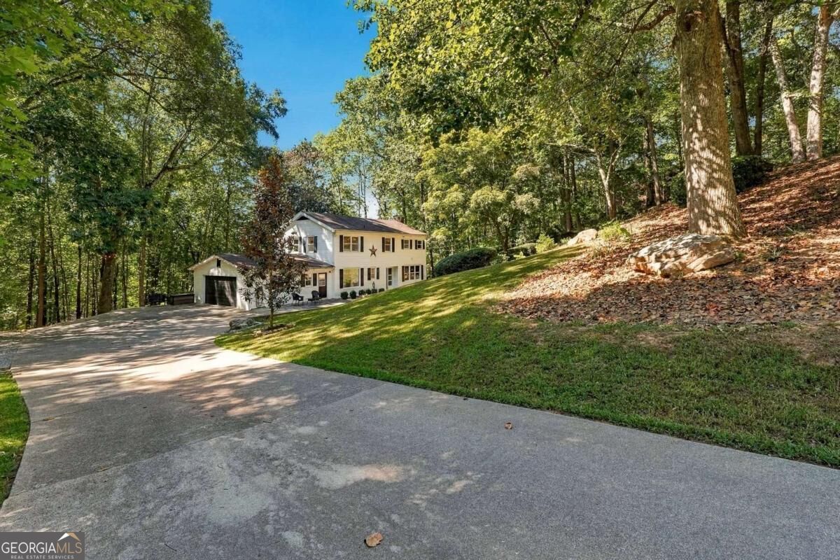 731 Longview Drive Property Photo 3