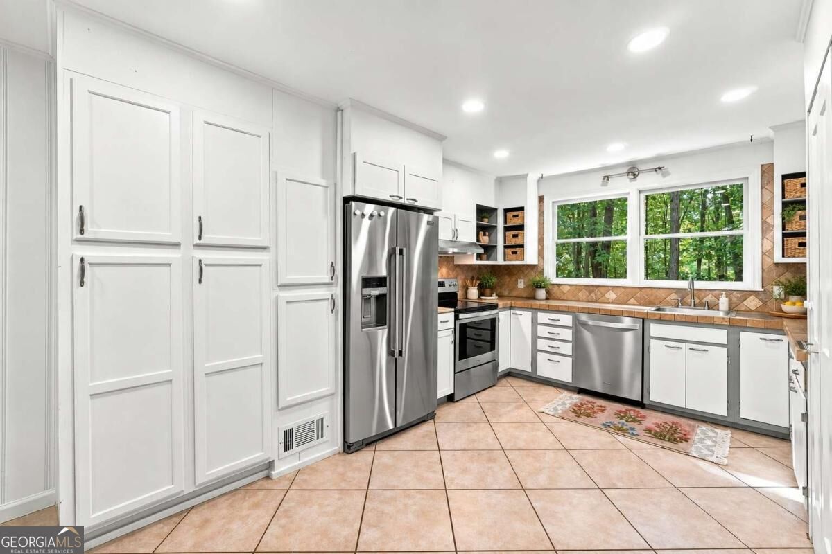 731 Longview Drive Property Photo 12