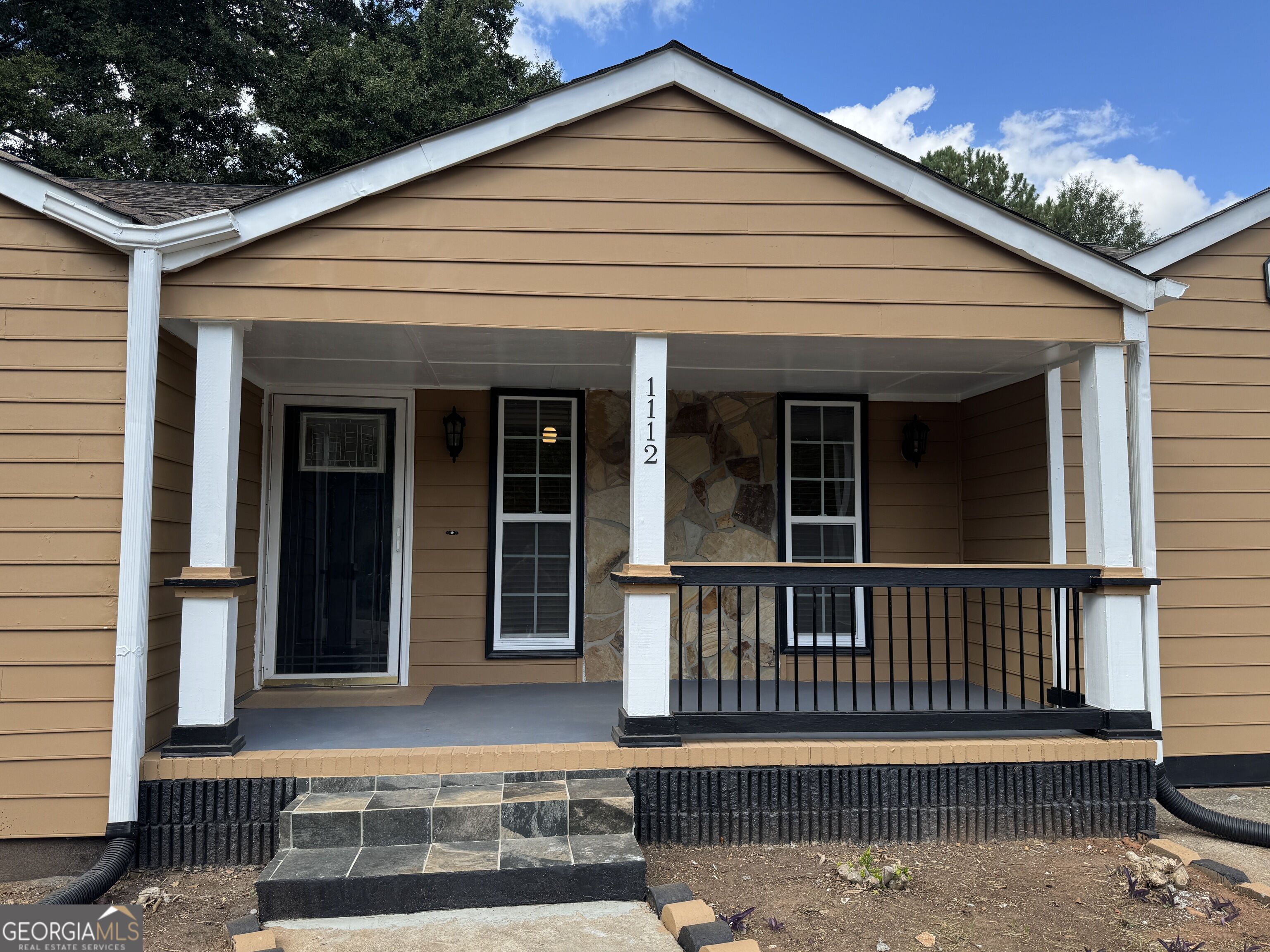 1112 Reynolds Court Property Photo 2