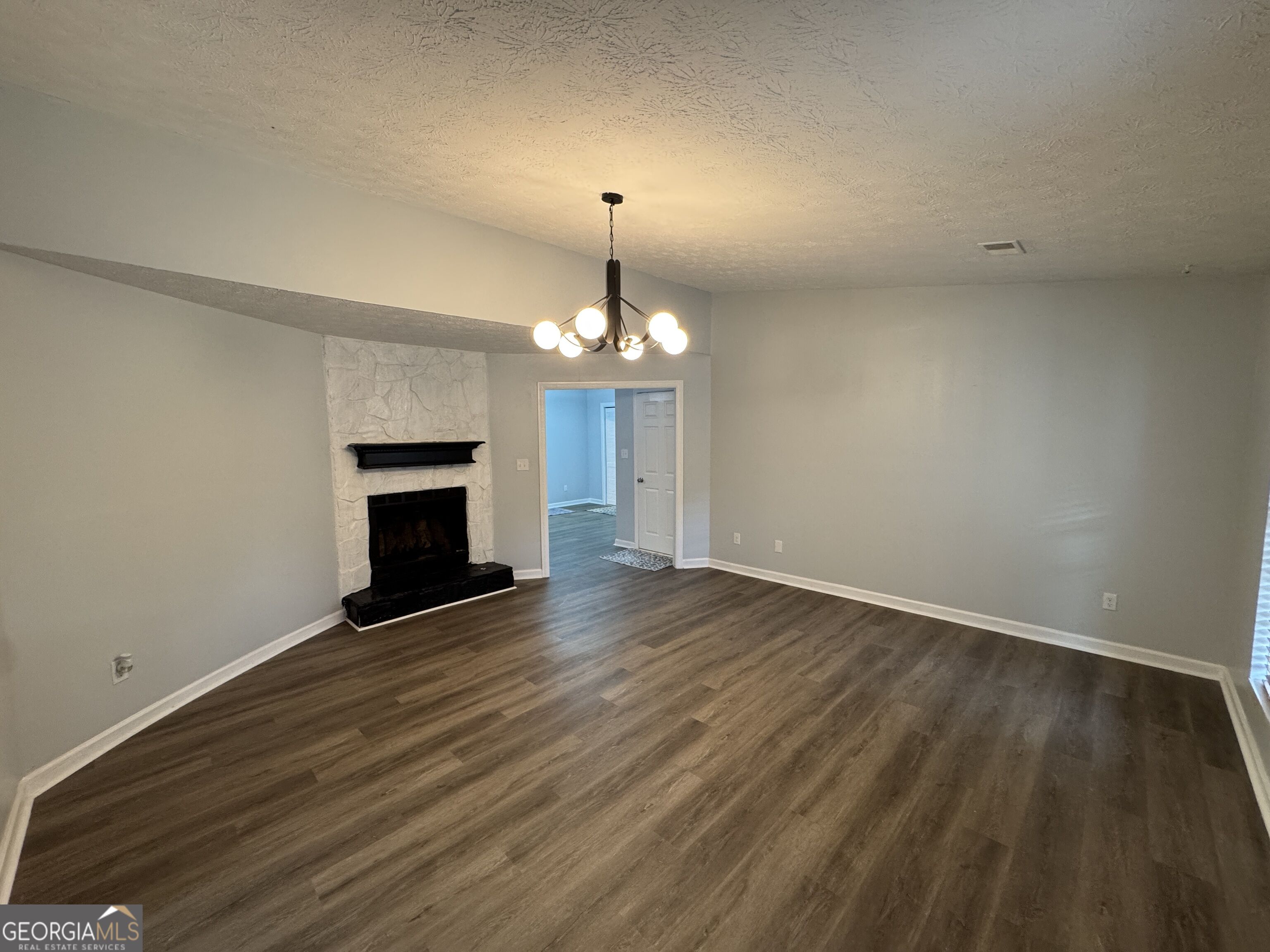 1112 Reynolds Court Property Photo 3