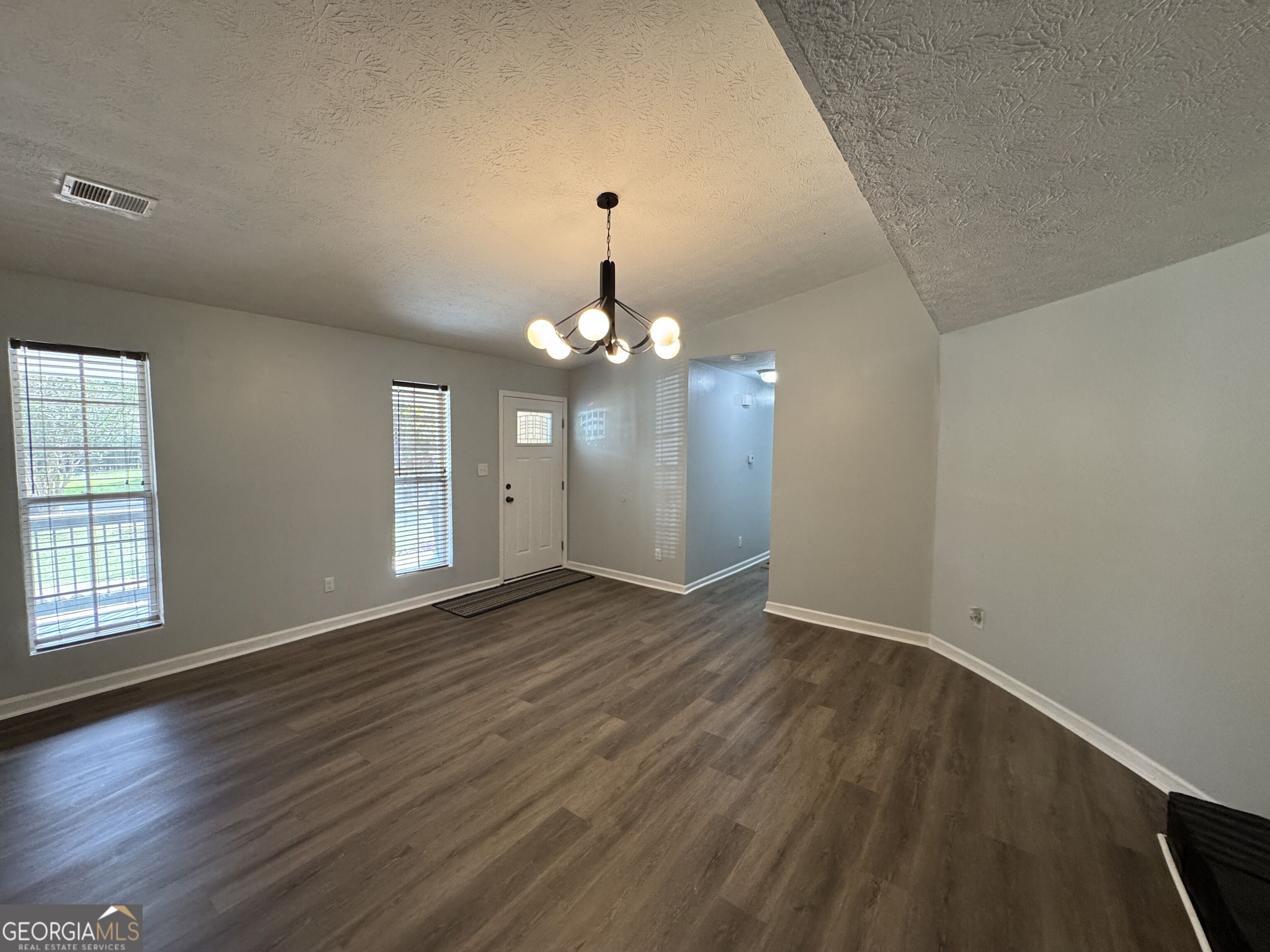 1112 Reynolds Court Property Photo 4