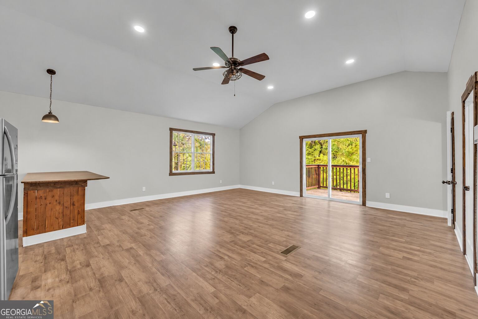 1060 Stephens Street Property Photo 7