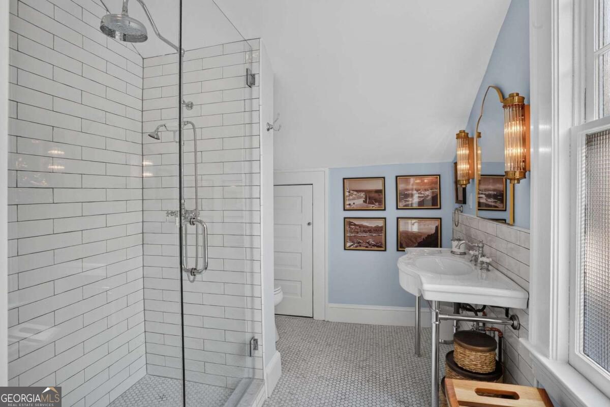 909 Myrtle Street Ne Property Photo 17