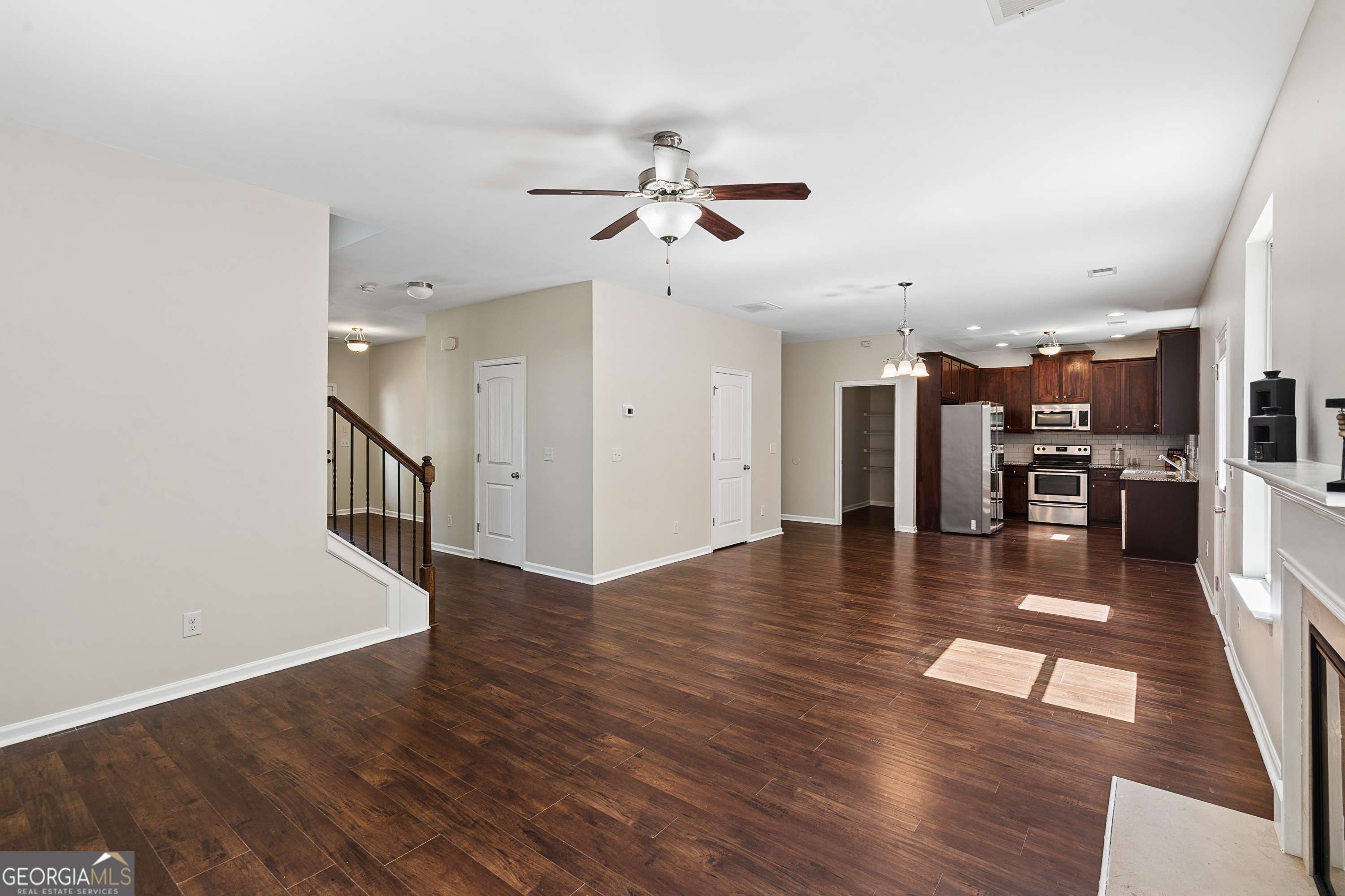 797 Sand Lane Property Photo 8