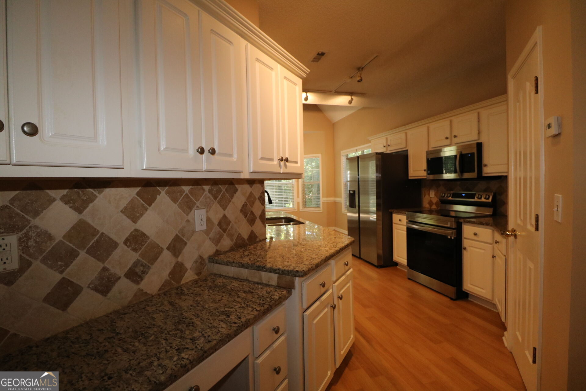842 Clifton Ridge Property Photo 6