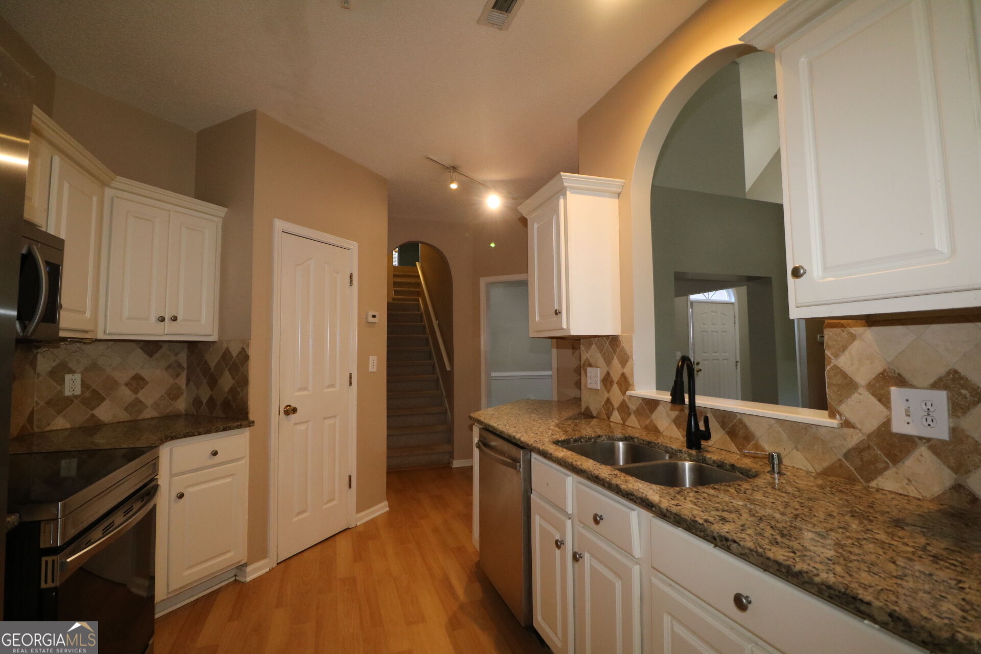 842 Clifton Ridge Property Photo 9