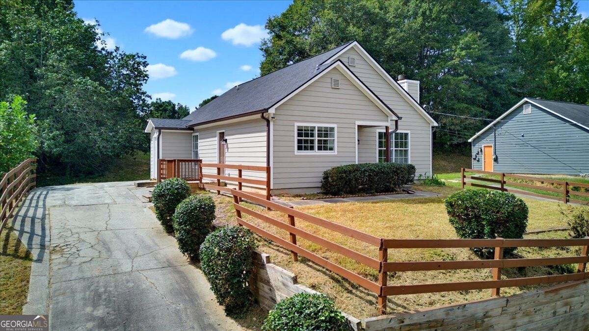 910 Winterside Lane Property Photo 3