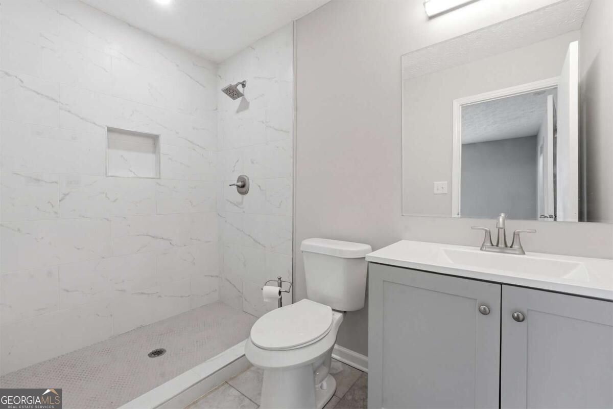 8413 Glenwoods Terrace Property Photo 7