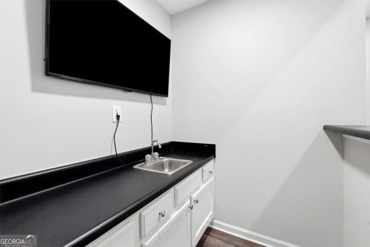 8413 Glenwoods Terrace Property Photo 12