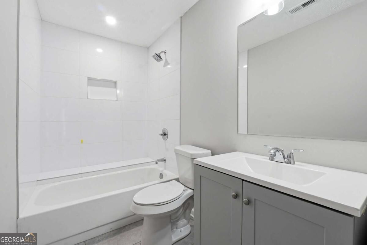8413 Glenwoods Terrace Property Photo 19