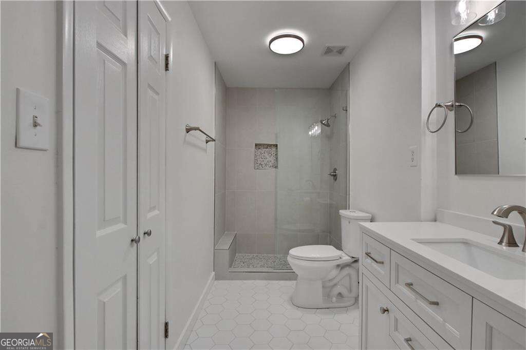 122 Tuxworth Circle Property Photo 14
