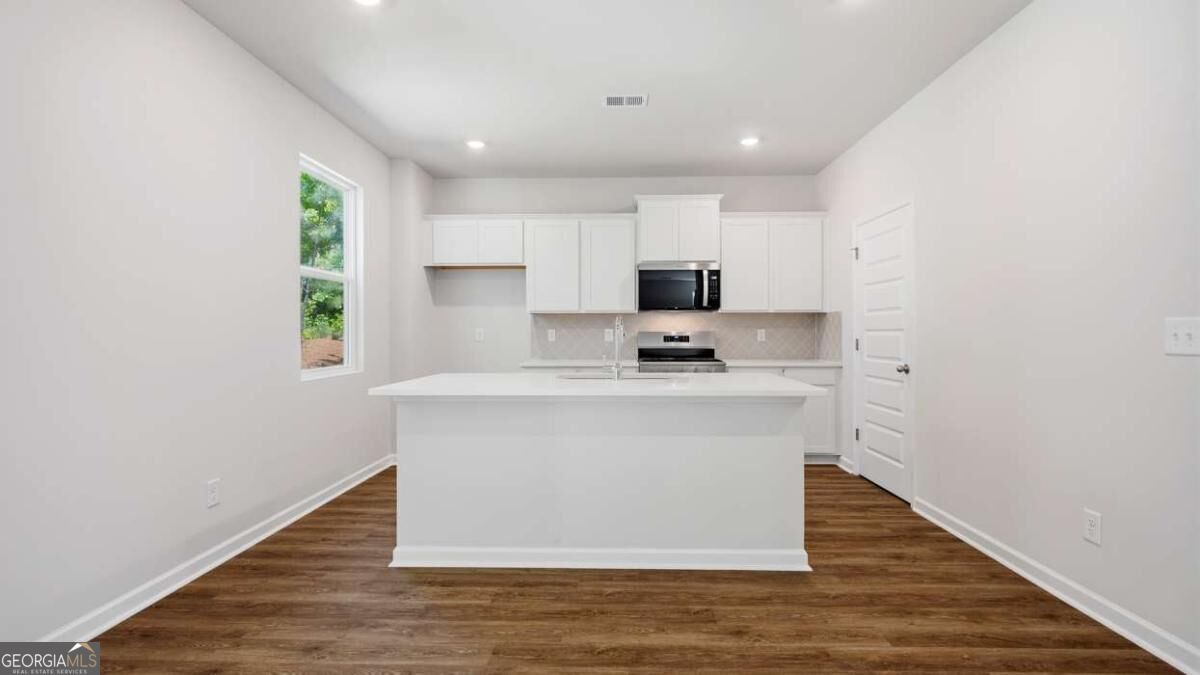 8565 Secretariat Drive Property Photo 7