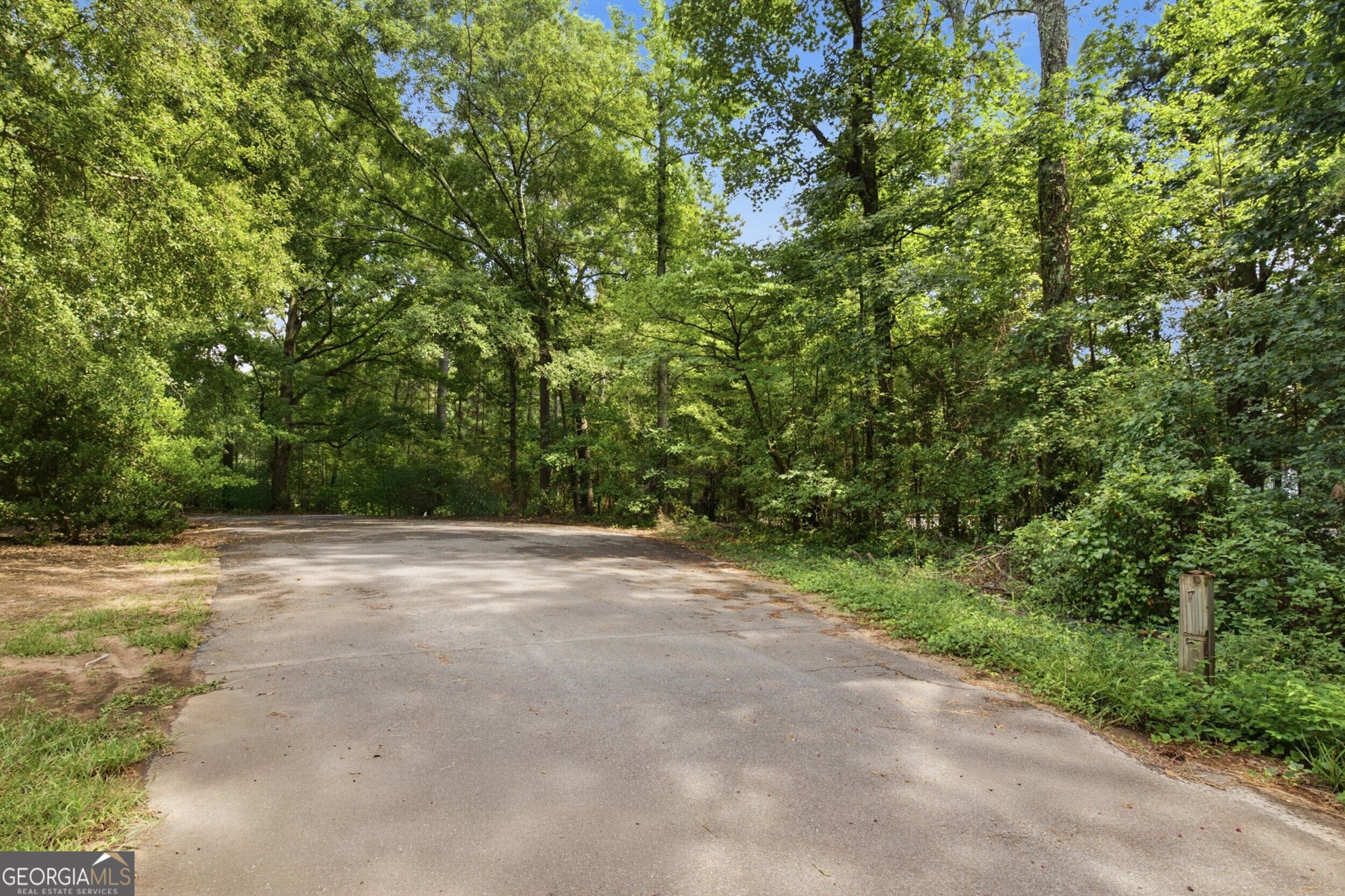 7792 Lyle Drive Property Photo 2