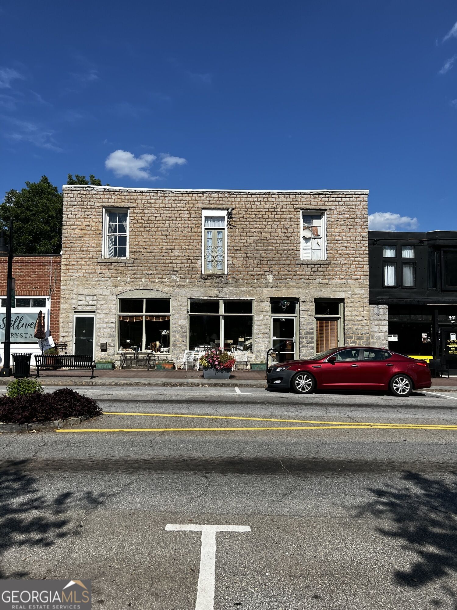 943 Main Street Property Photo 3