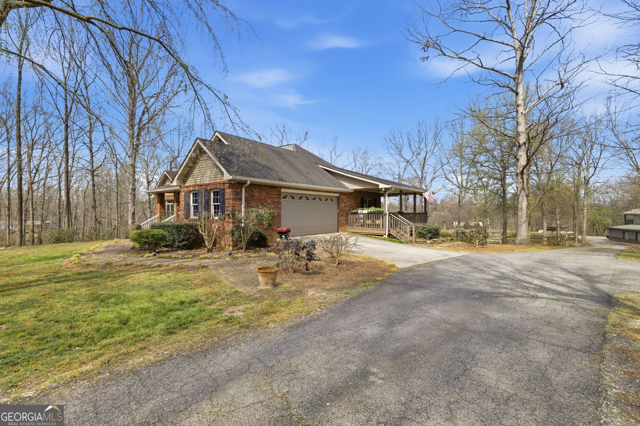 401 Herrin Road Property Photo 4