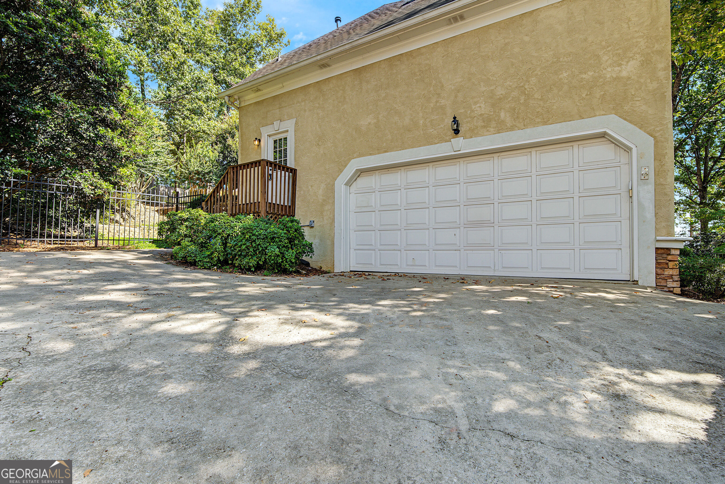 403 Henredon Hill Property Photo 5